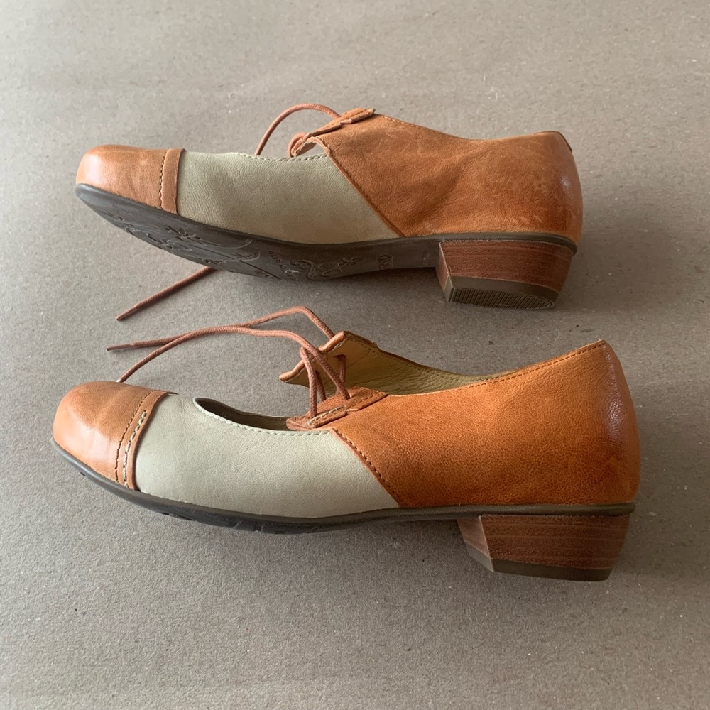 Brako Anatomic Collection Made in Spain Two Tone Leather Mary Janes Size 35 (5) - Picture 4 of 8